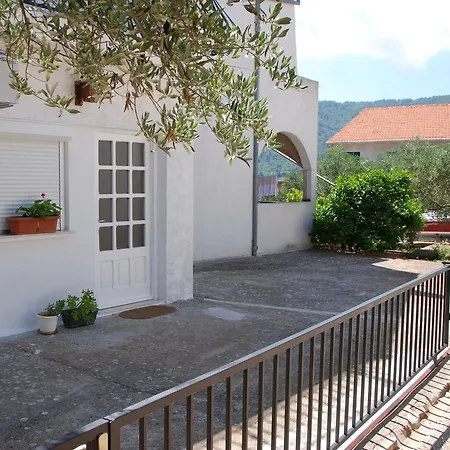 Laura Stari Grad (Hvar)